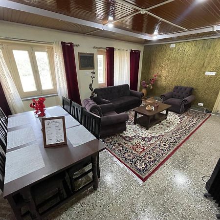 Khwaab Gah By The Khayabaan-Homestay Apartments Fully Furnished With Functional Kitchen, Wifi & Parking In City Centre ศรีนาการ์ ภายนอก รูปภาพ