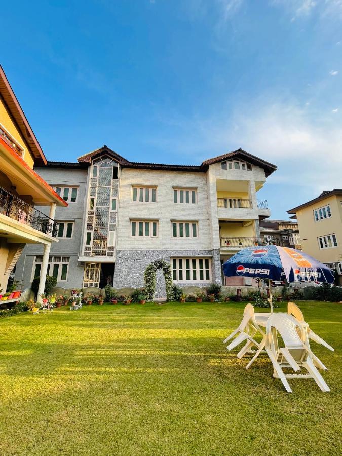 Khwaab Gah By The Khayabaan-Homestay Apartments Fully Furnished With Functional Kitchen, Wifi & Parking In City Centre ศรีนาการ์ ภายนอก รูปภาพ