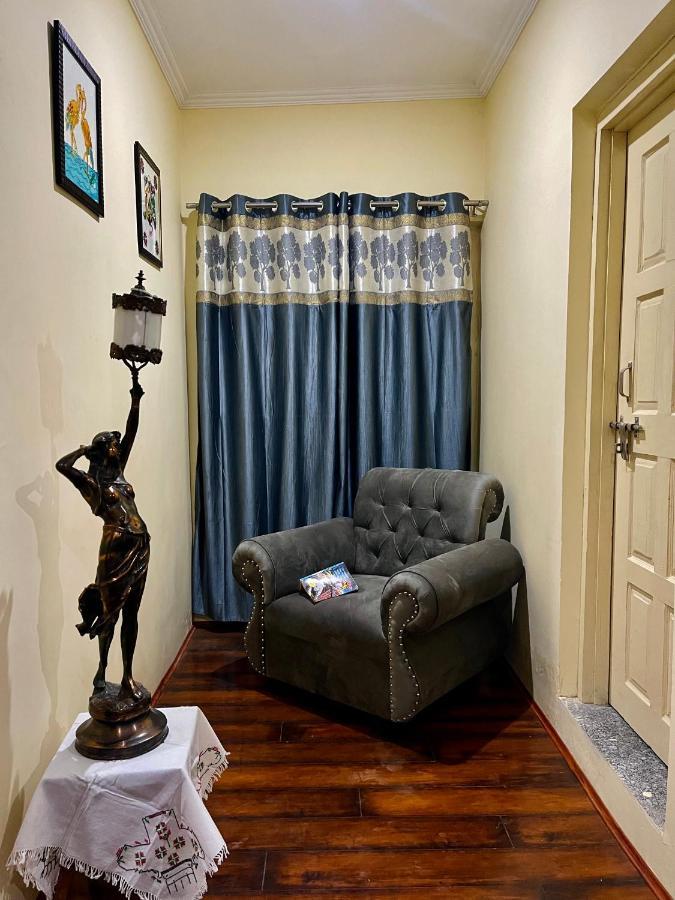 Khwaab Gah By The Khayabaan-Homestay Apartments Fully Furnished With Functional Kitchen, Wifi & Parking In City Centre ศรีนาการ์ ภายนอก รูปภาพ