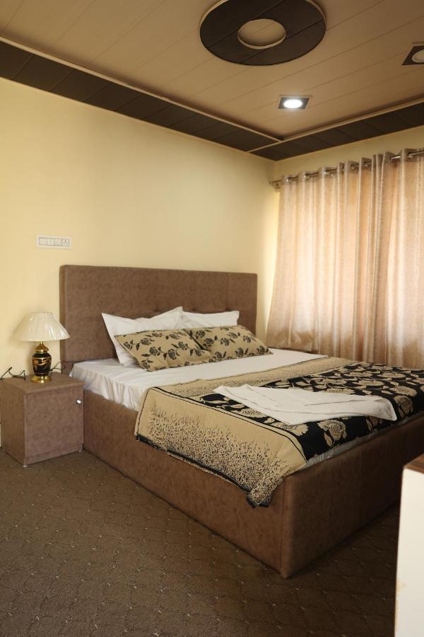 Khwaab Gah By The Khayabaan-Homestay Apartments Fully Furnished With Functional Kitchen, Wifi & Parking In City Centre ศรีนาการ์ ภายนอก รูปภาพ