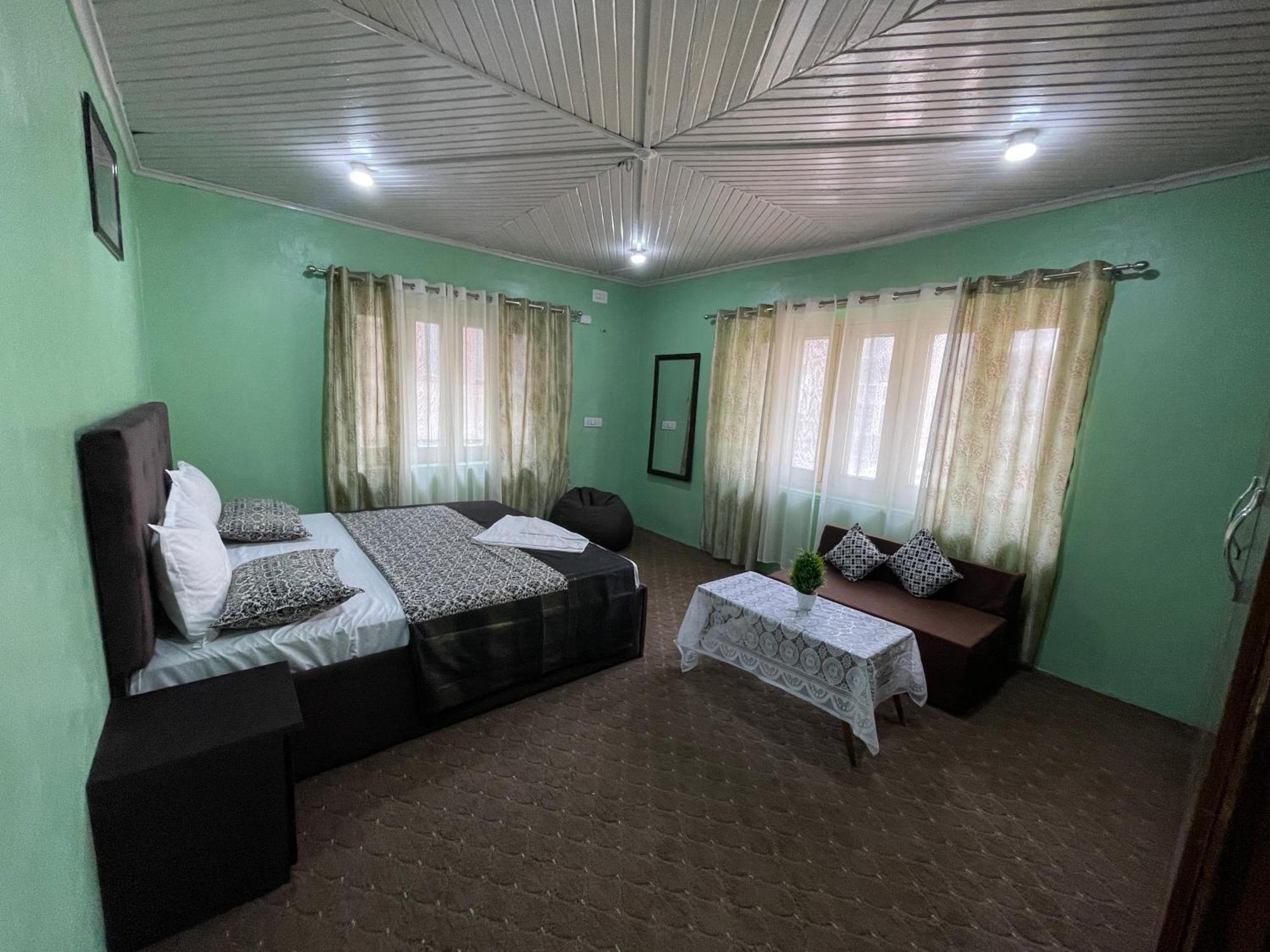 Khwaab Gah By The Khayabaan-Homestay Apartments Fully Furnished With Functional Kitchen, Wifi & Parking In City Centre ศรีนาการ์ ภายนอก รูปภาพ