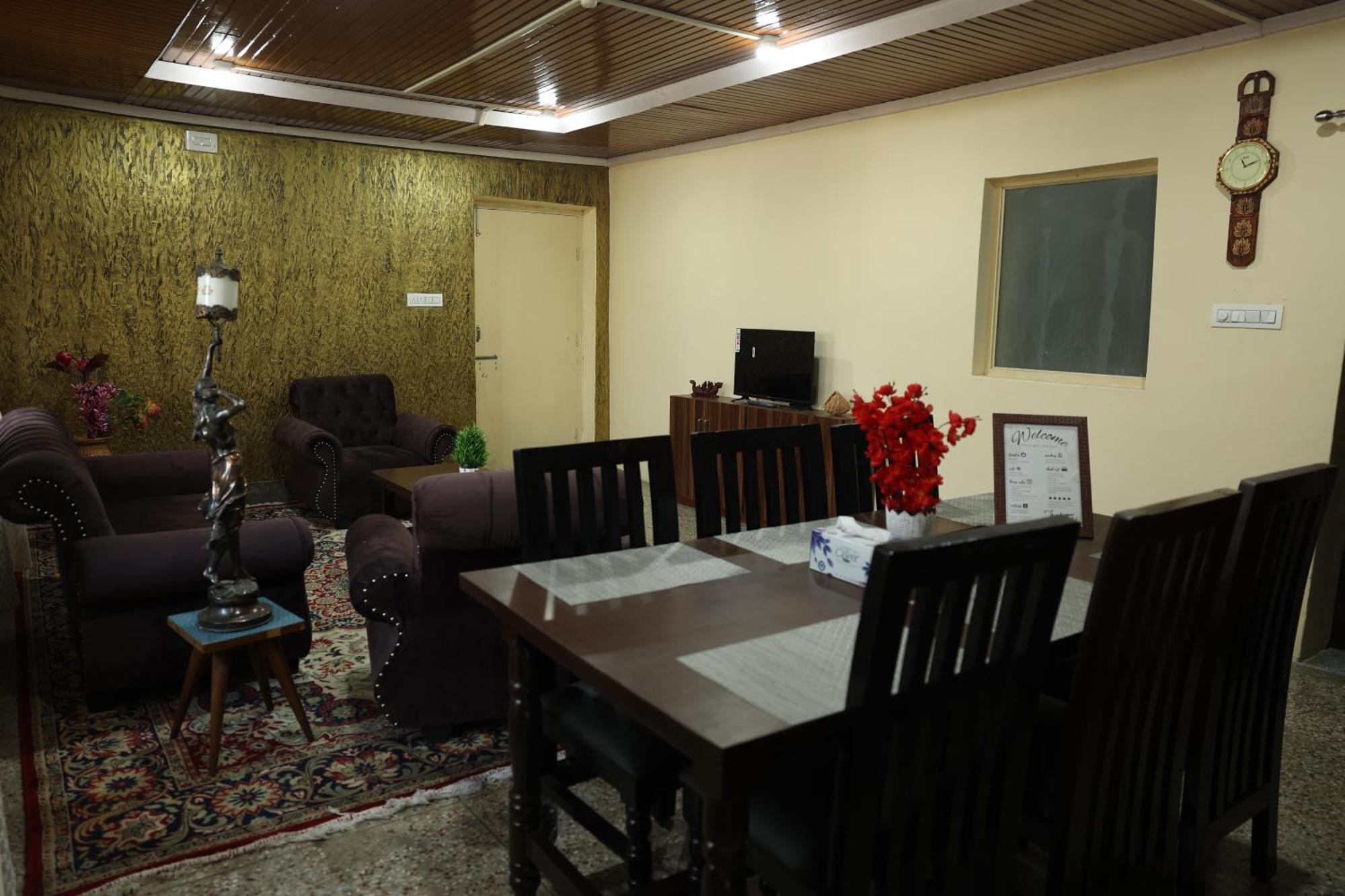 Khwaab Gah By The Khayabaan-Homestay Apartments Fully Furnished With Functional Kitchen, Wifi & Parking In City Centre ศรีนาการ์ ภายนอก รูปภาพ