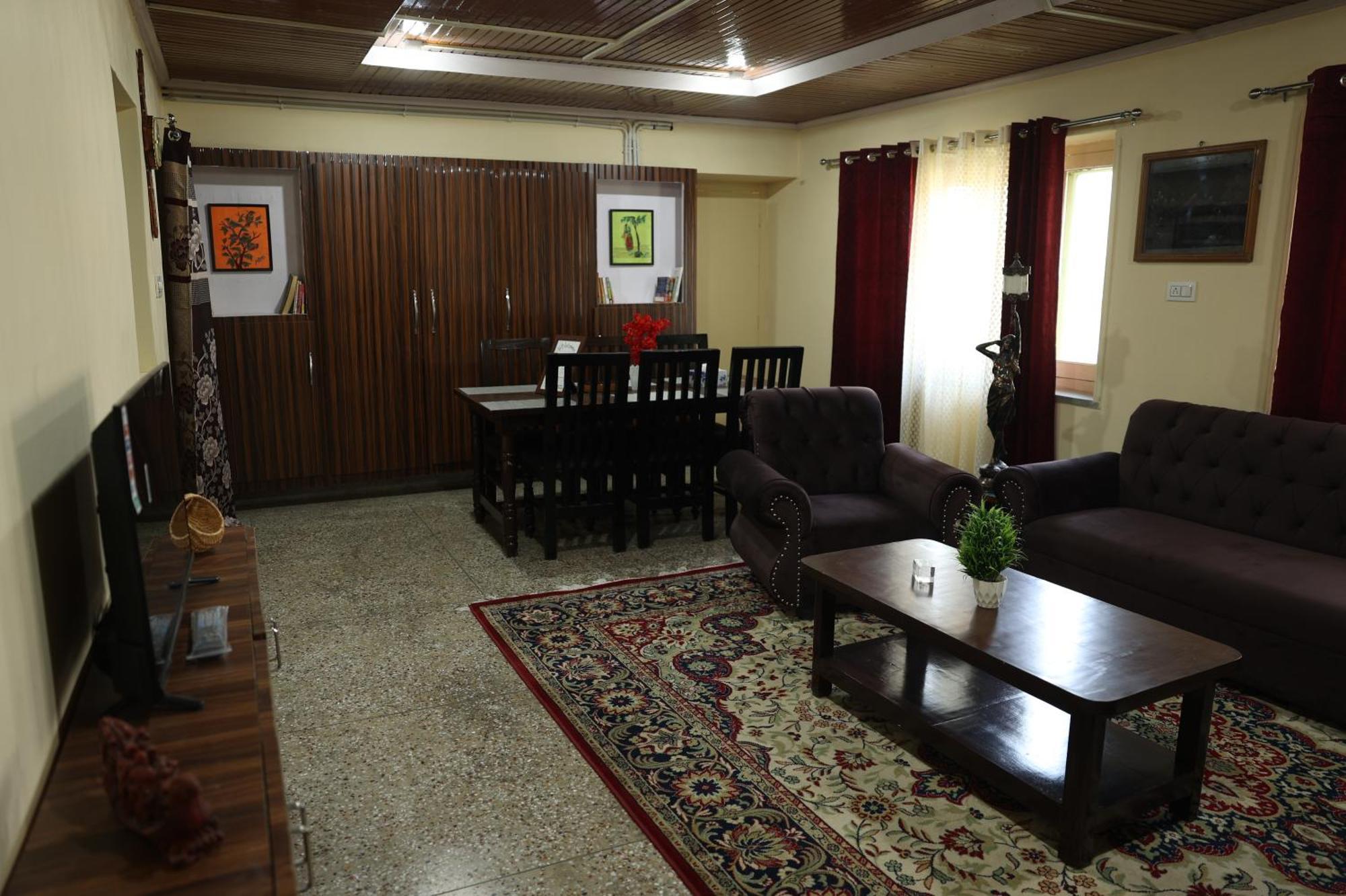Khwaab Gah By The Khayabaan-Homestay Apartments Fully Furnished With Functional Kitchen, Wifi & Parking In City Centre ศรีนาการ์ ภายนอก รูปภาพ