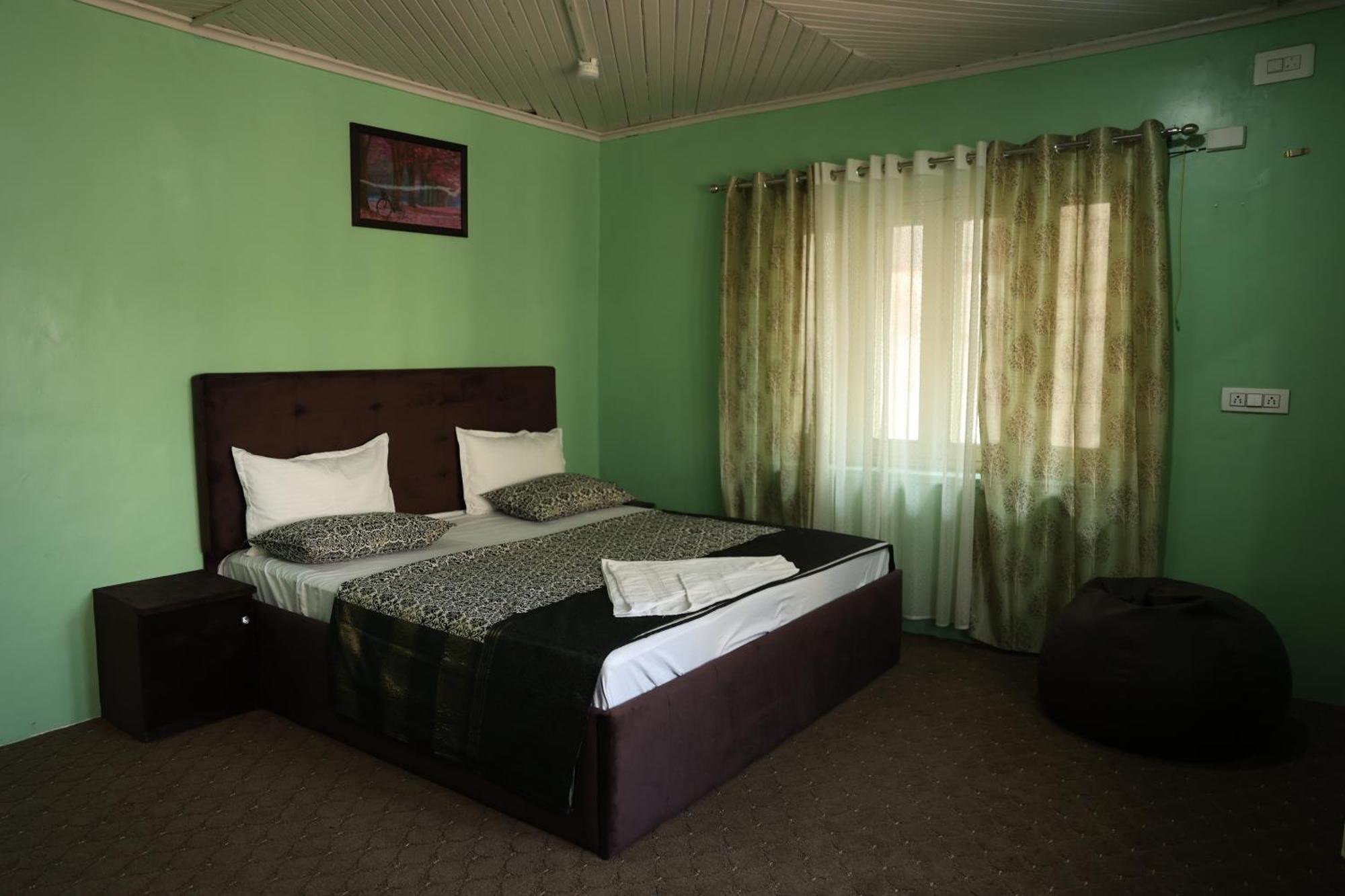 Khwaab Gah By The Khayabaan-Homestay Apartments Fully Furnished With Functional Kitchen, Wifi & Parking In City Centre ศรีนาการ์ ภายนอก รูปภาพ