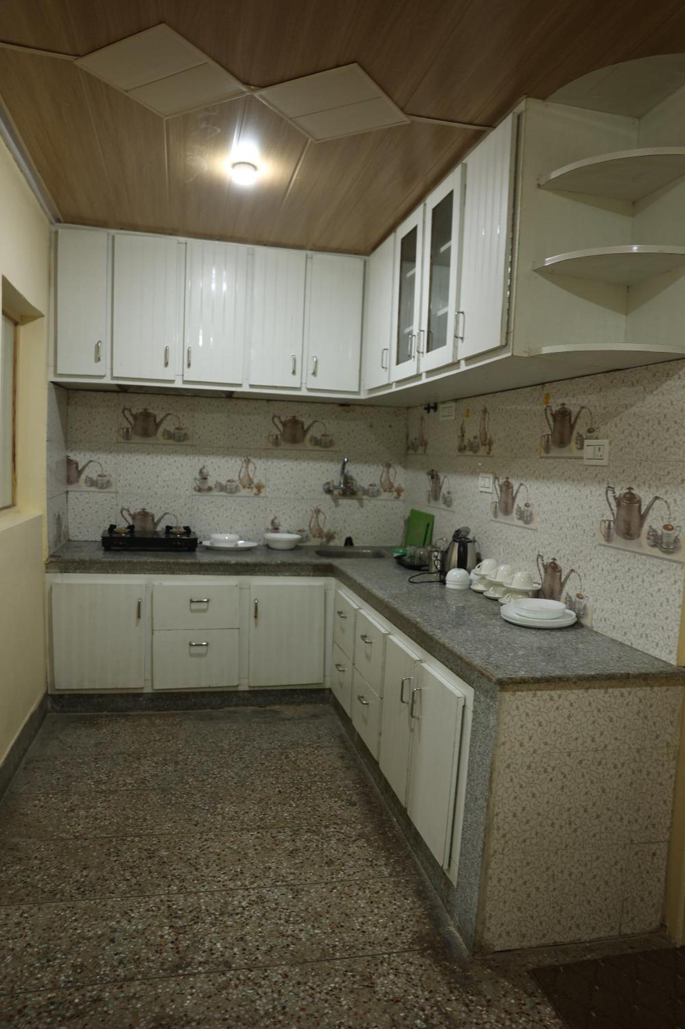 Khwaab Gah By The Khayabaan-Homestay Apartments Fully Furnished With Functional Kitchen, Wifi & Parking In City Centre ศรีนาการ์ ภายนอก รูปภาพ