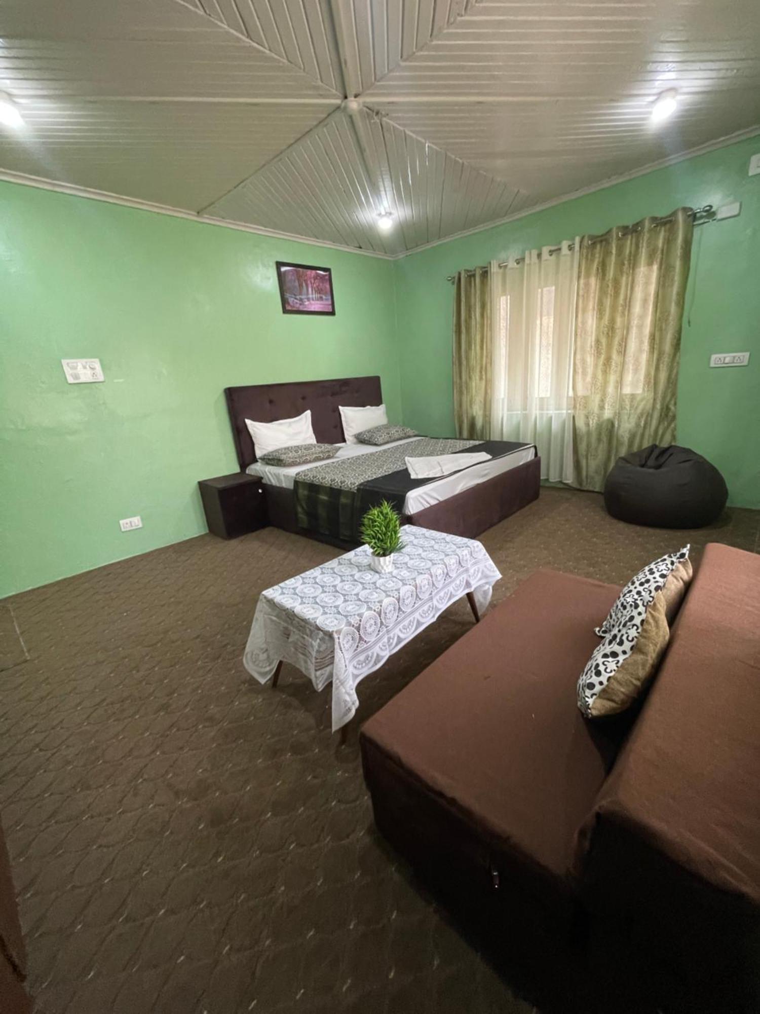 Khwaab Gah By The Khayabaan-Homestay Apartments Fully Furnished With Functional Kitchen, Wifi & Parking In City Centre ศรีนาการ์ ภายนอก รูปภาพ
