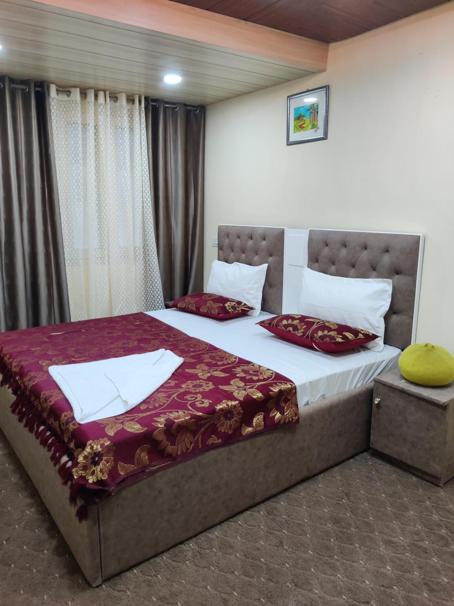 Khwaab Gah By The Khayabaan-Homestay Apartments Fully Furnished With Functional Kitchen, Wifi & Parking In City Centre ศรีนาการ์ ภายนอก รูปภาพ