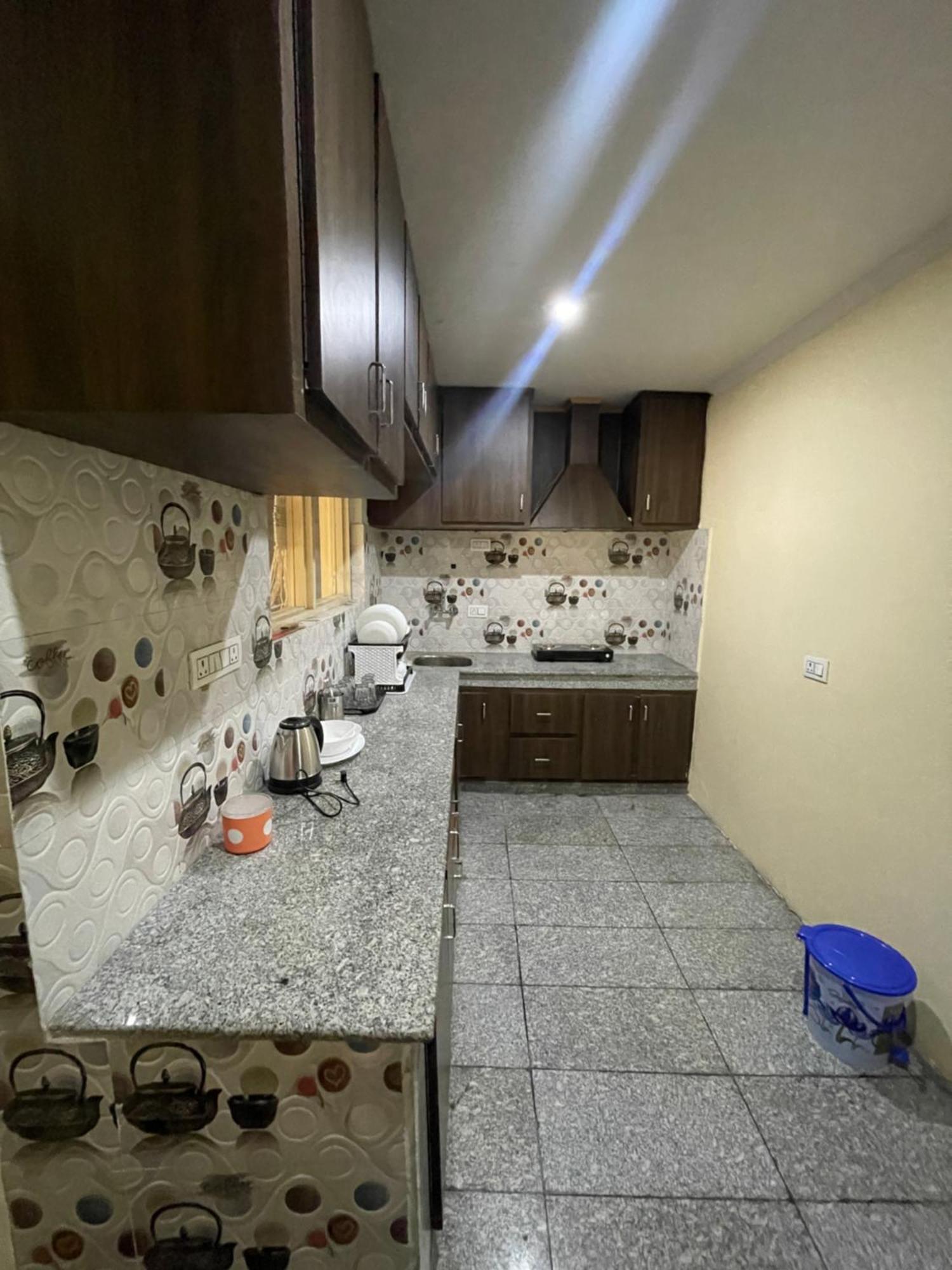 Khwaab Gah By The Khayabaan-Homestay Apartments Fully Furnished With Functional Kitchen, Wifi & Parking In City Centre ศรีนาการ์ ภายนอก รูปภาพ