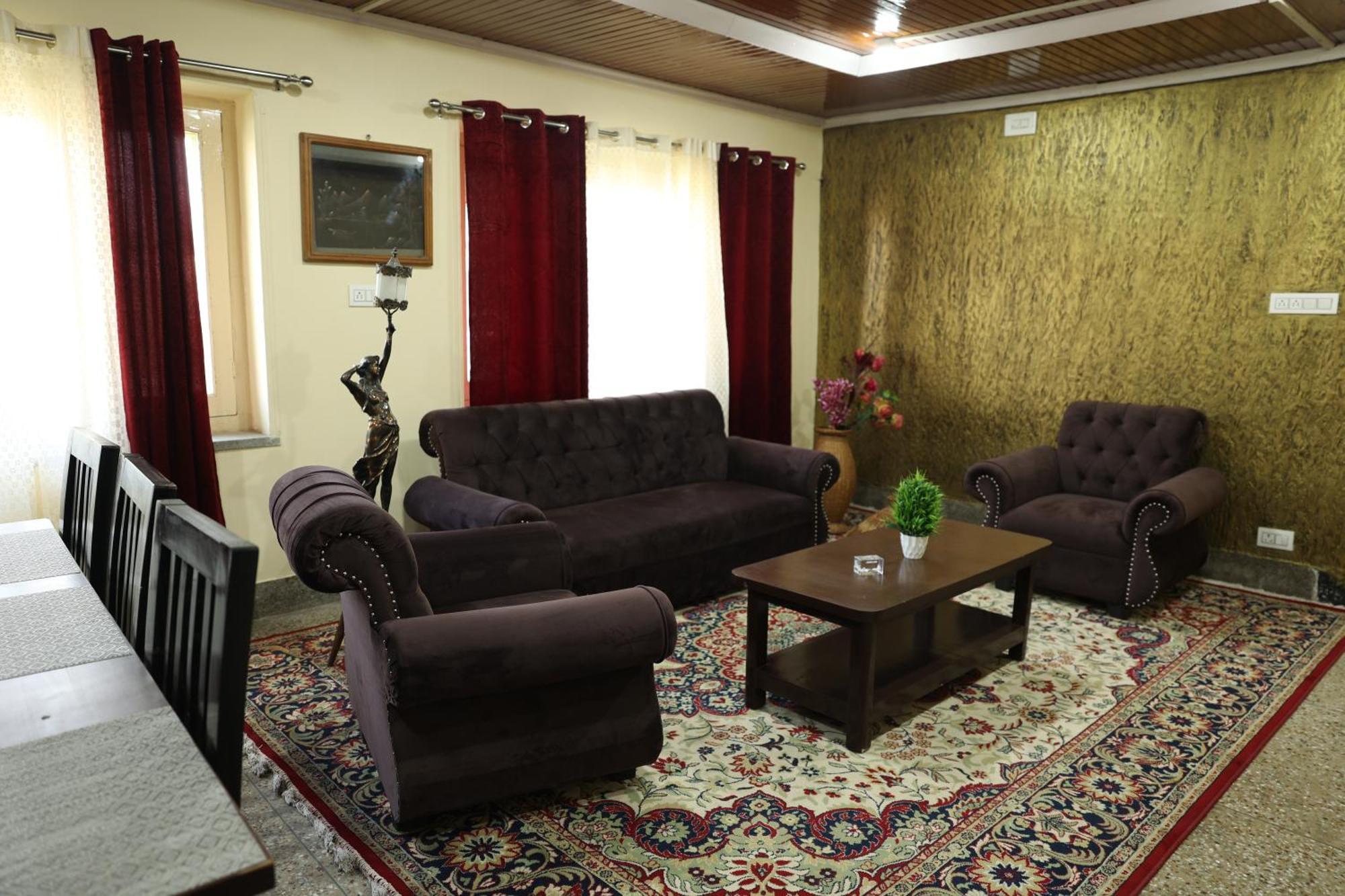 Khwaab Gah By The Khayabaan-Homestay Apartments Fully Furnished With Functional Kitchen, Wifi & Parking In City Centre ศรีนาการ์ ภายนอก รูปภาพ