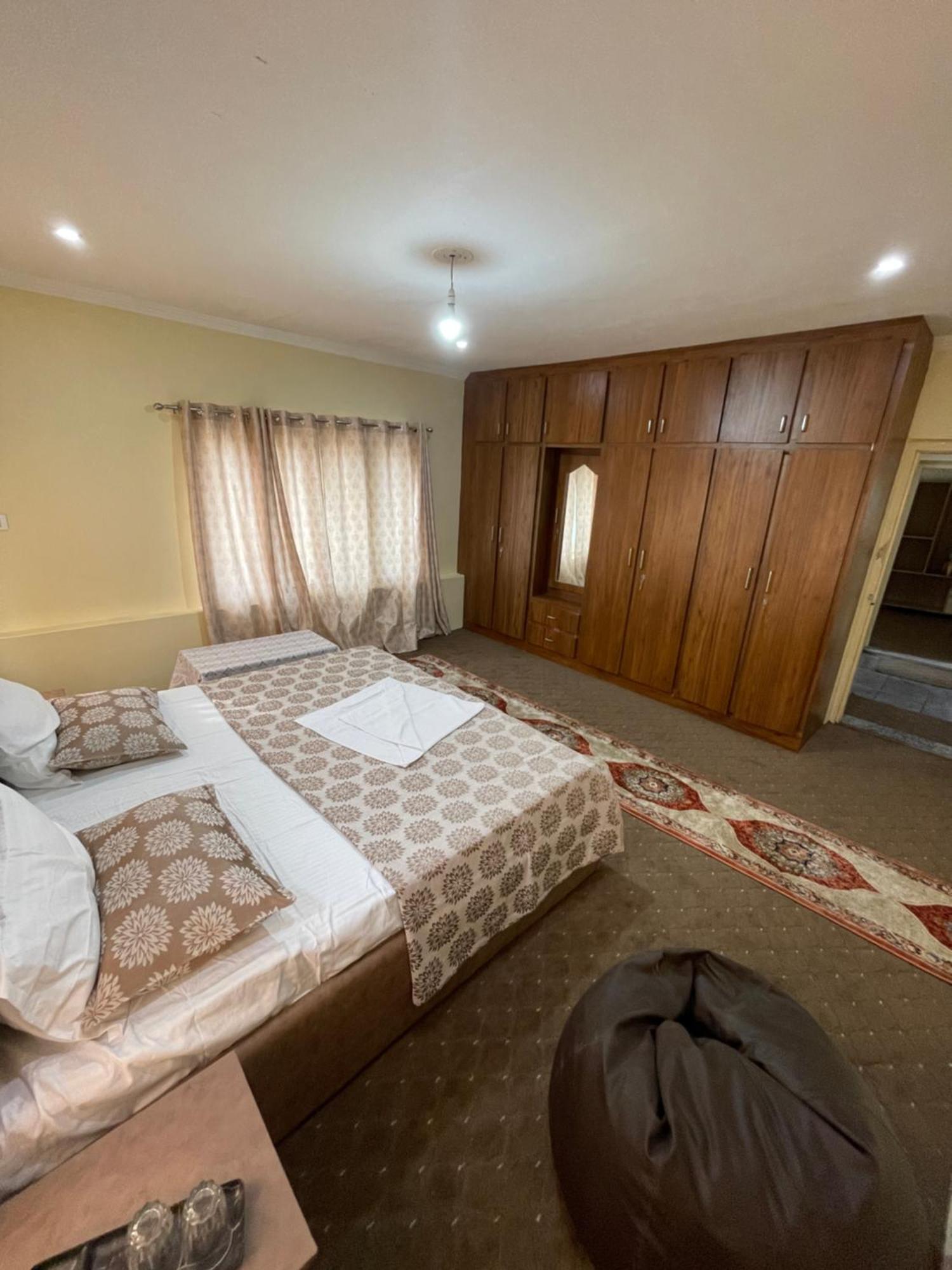 Khwaab Gah By The Khayabaan-Homestay Apartments Fully Furnished With Functional Kitchen, Wifi & Parking In City Centre ศรีนาการ์ ภายนอก รูปภาพ